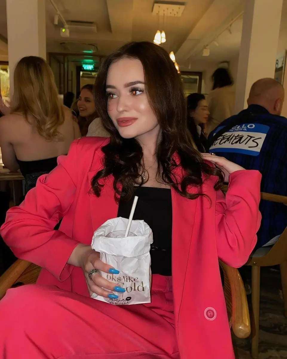 Amber escort in Moscow