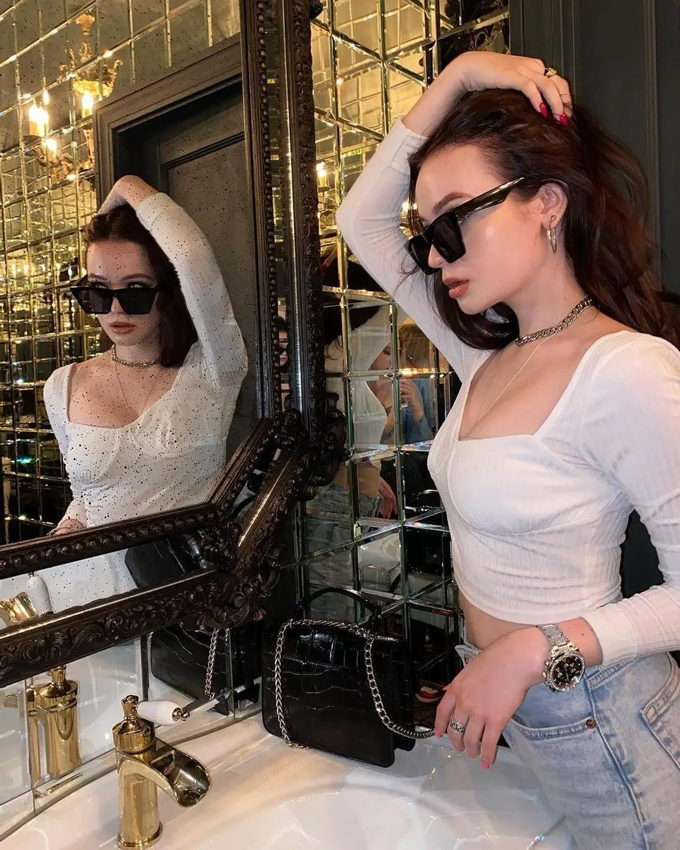 Amber escort in Moscow