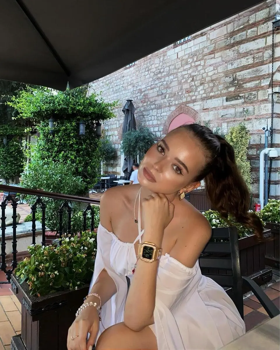 Amber escort in Moscow