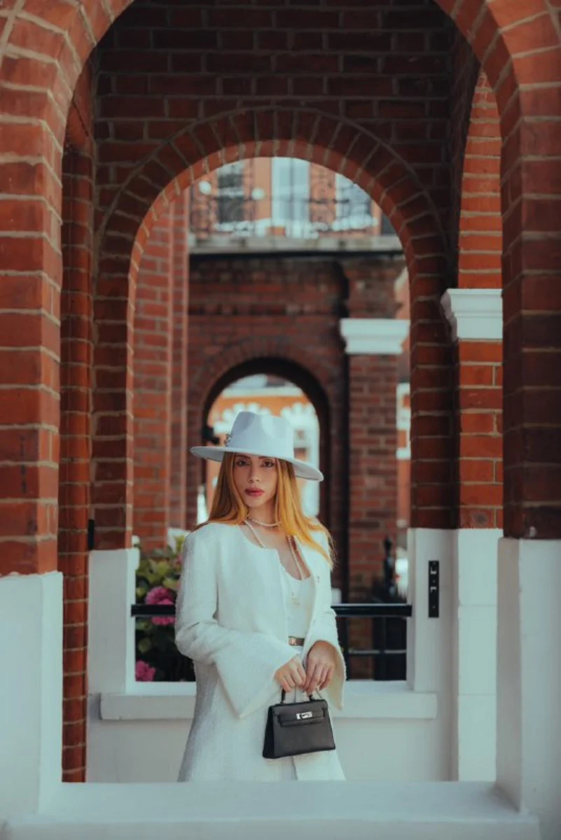 Annette escort in Moscow