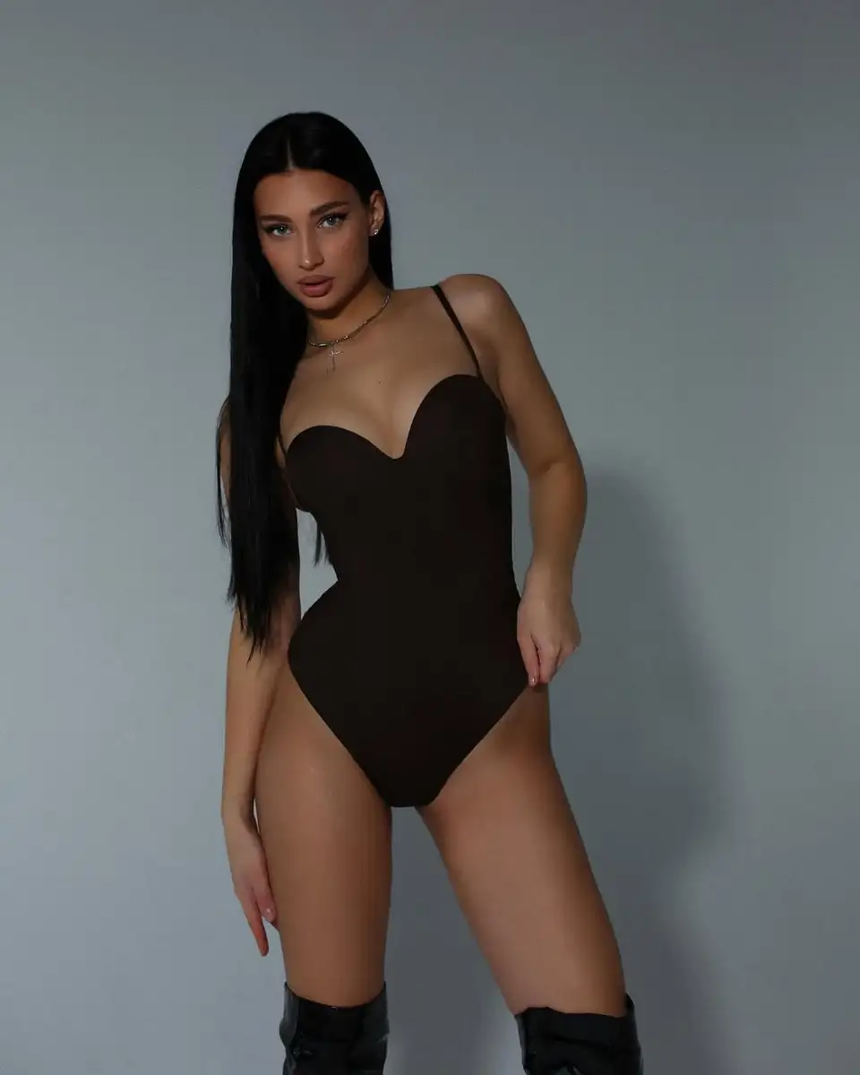 Aria escort in Dubai