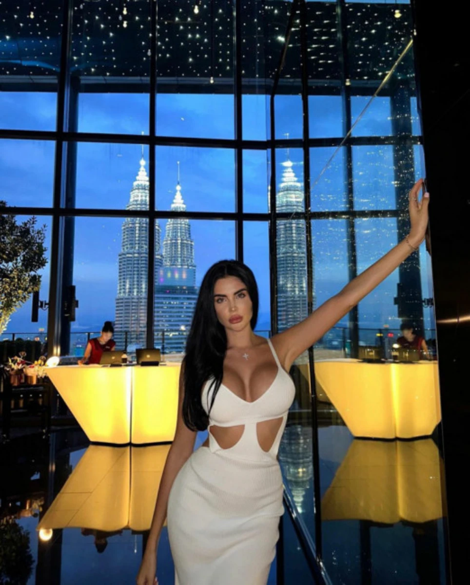 Briony escort in Moscow