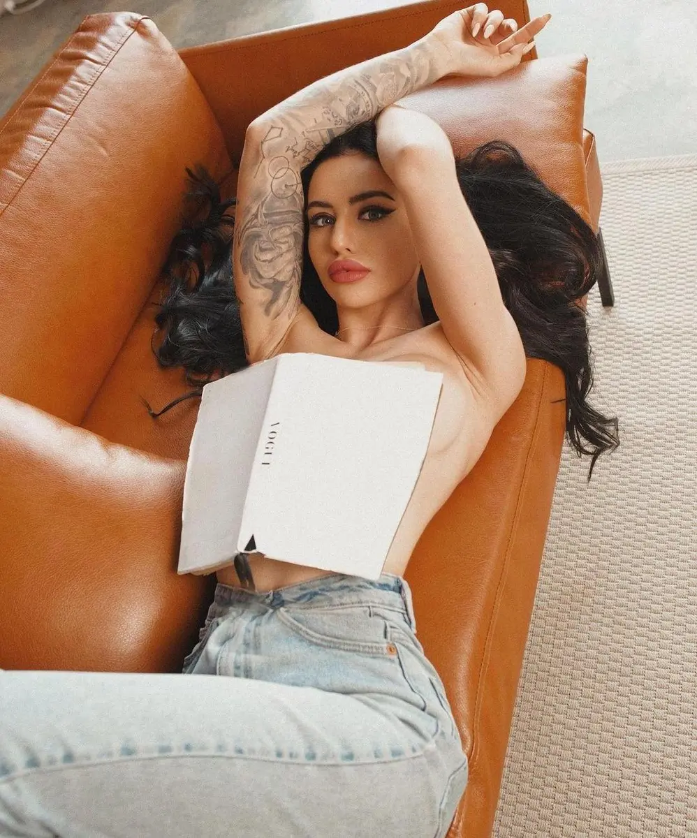 Camila escort in Moscow