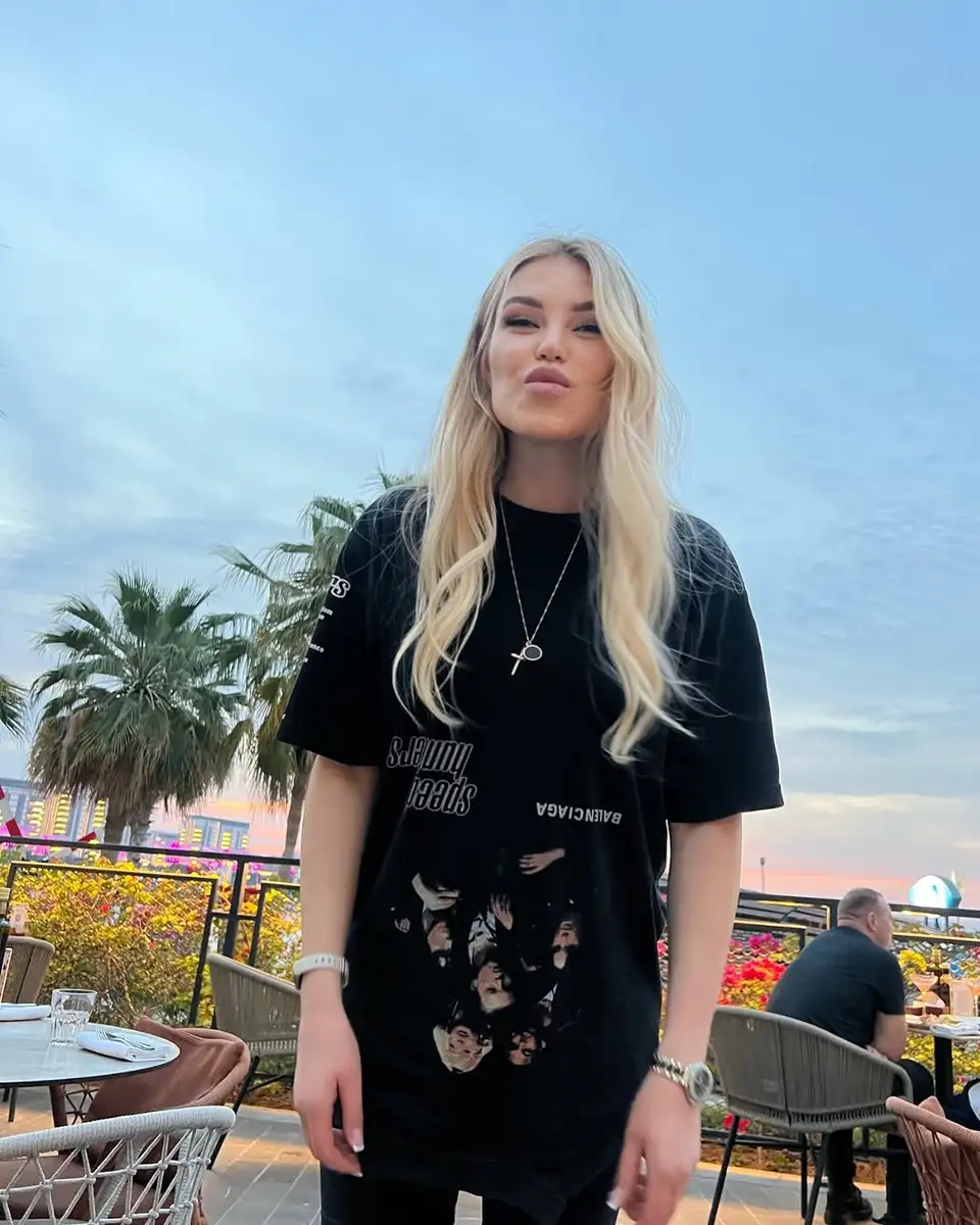 Camilla escort in Moscow