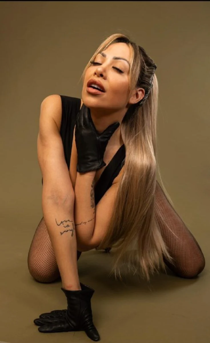 Dahlia escort in Moscow