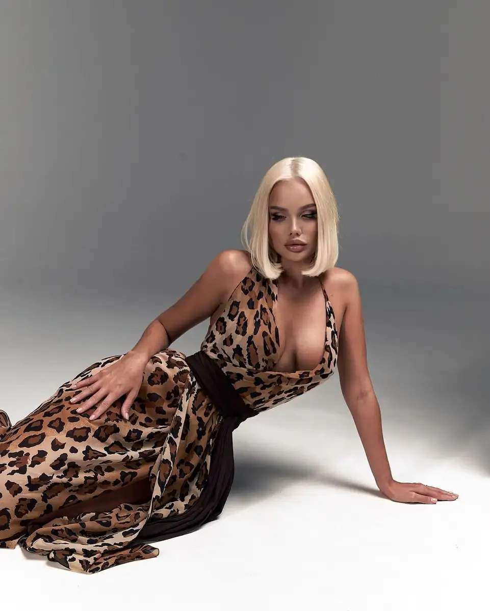 Eleanor escort in Dubai