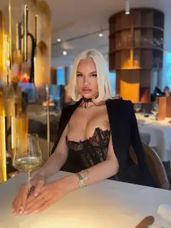 Eleanor escort in Dubai