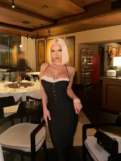 Eleanor escort in Dubai