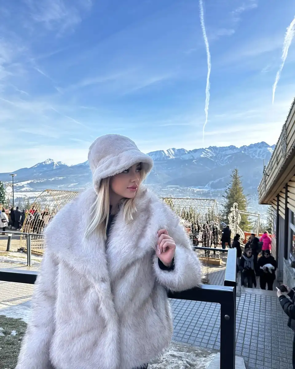 Isabella escort in Moscow