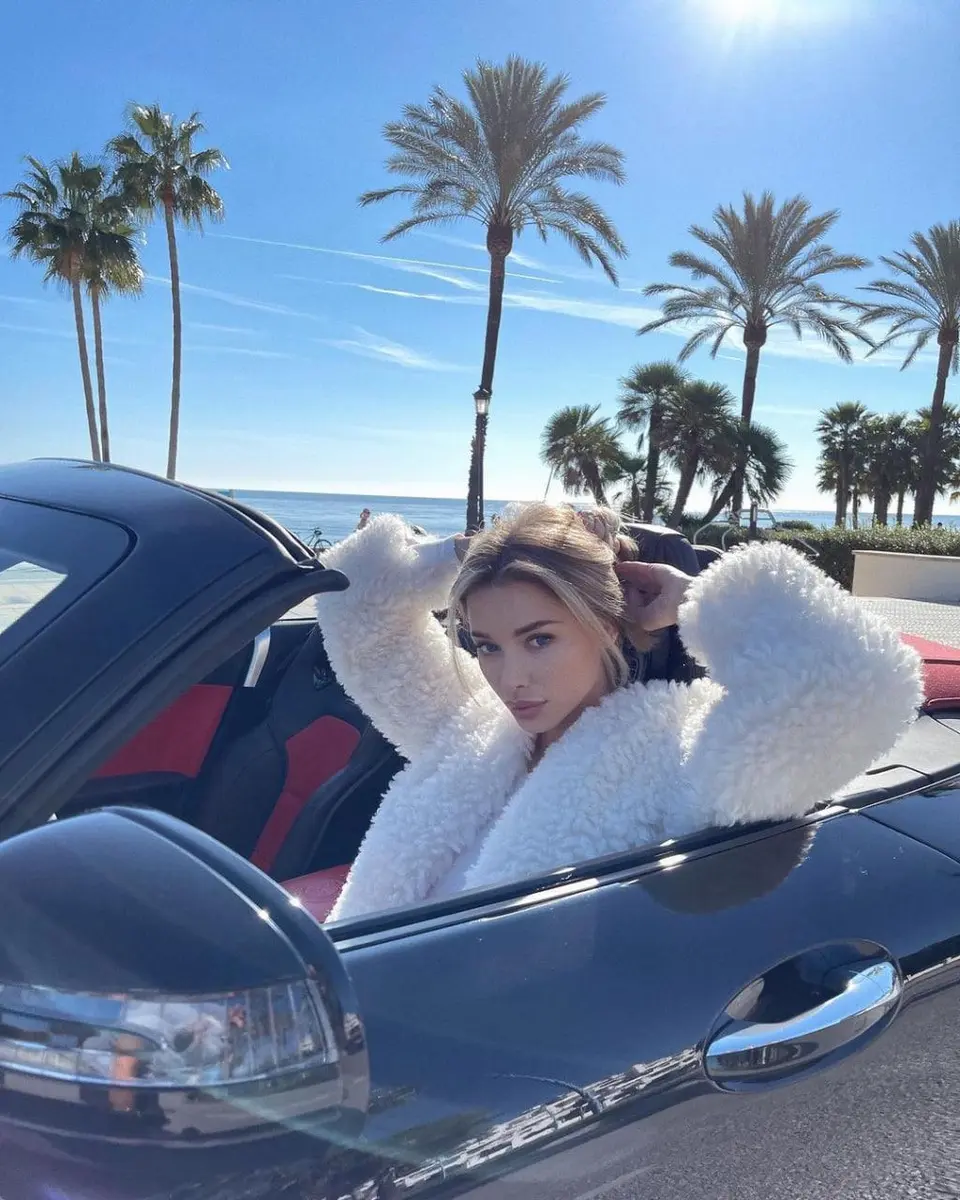 Lana escort in Moscow