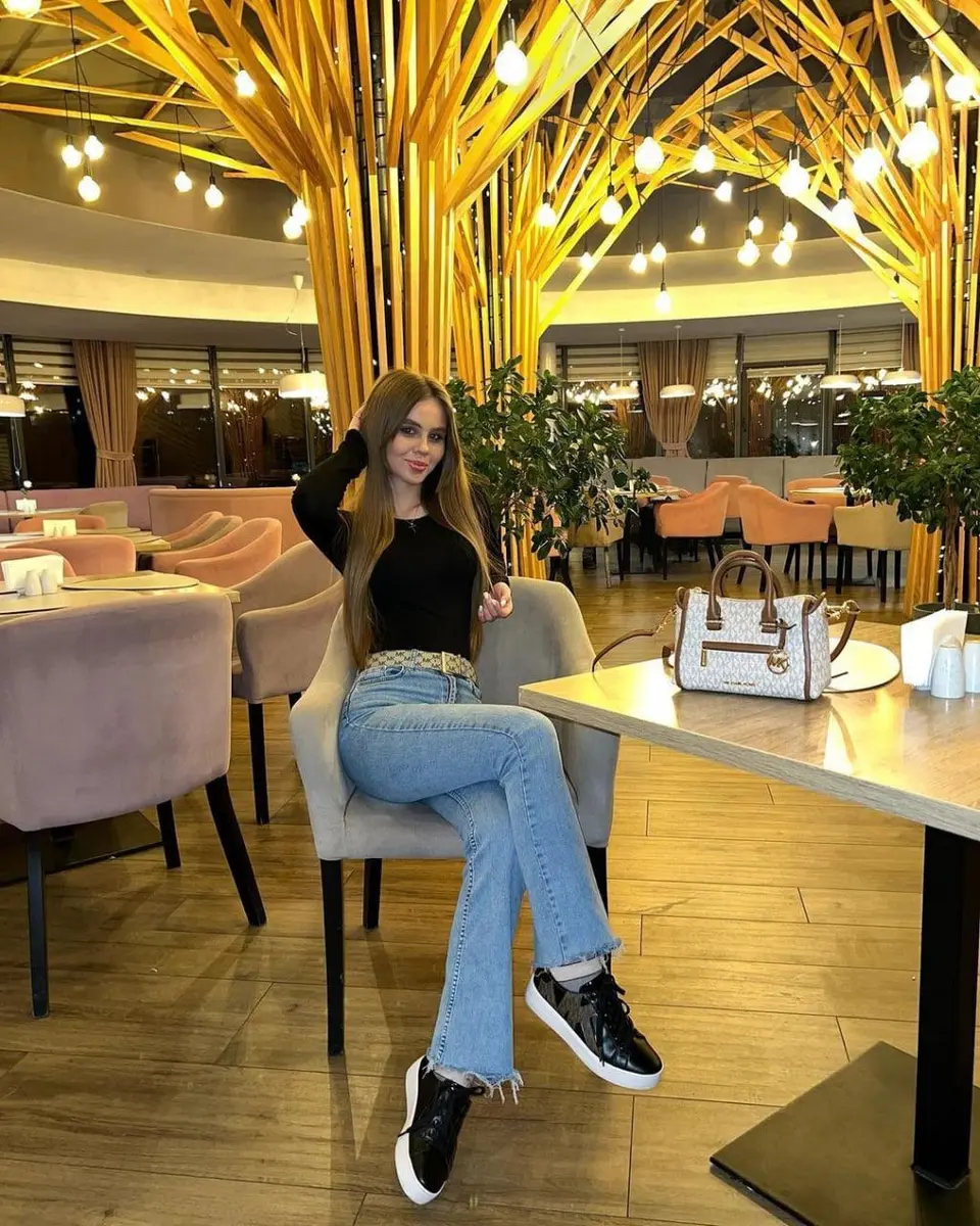 Melody escort in Moscow