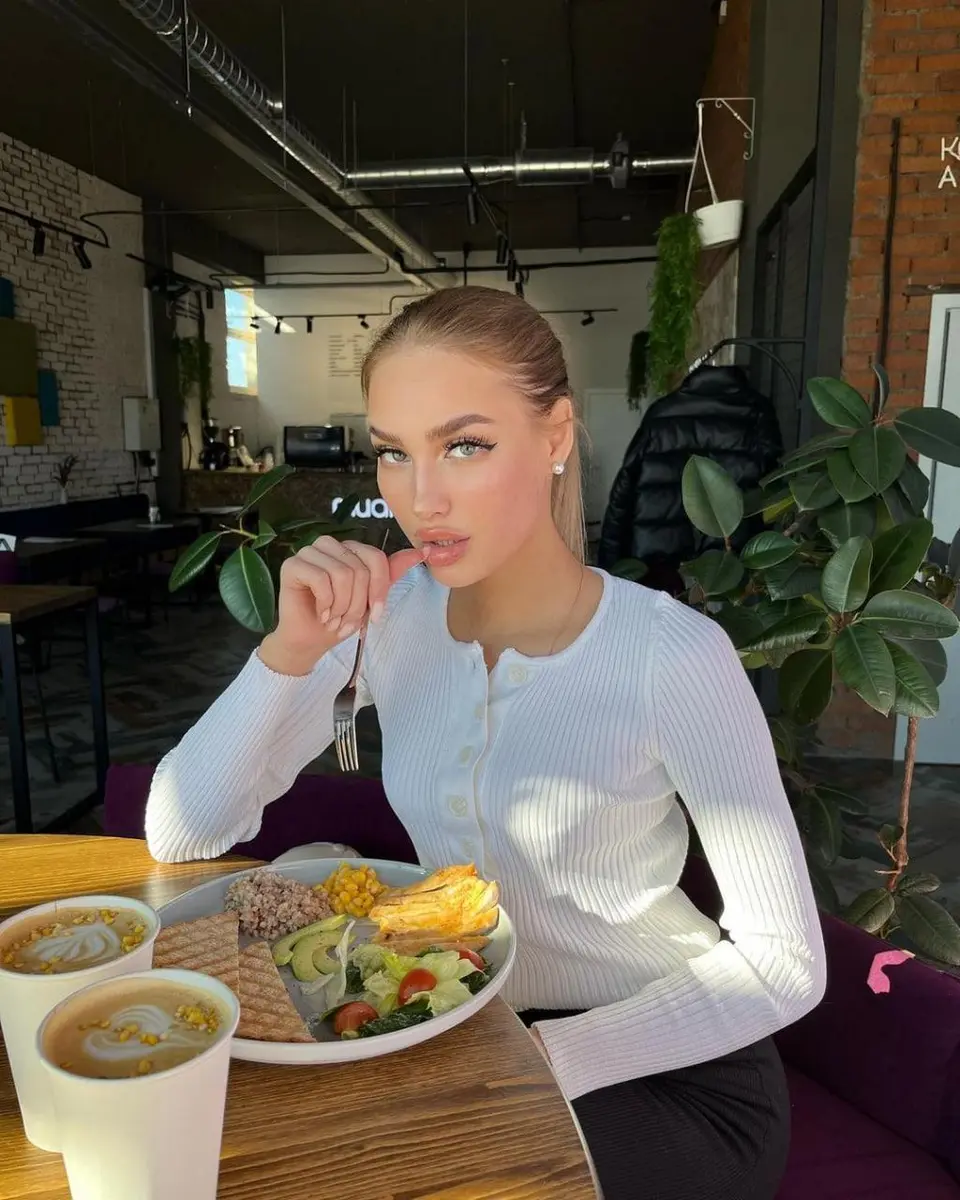 Mila escort in Moscow