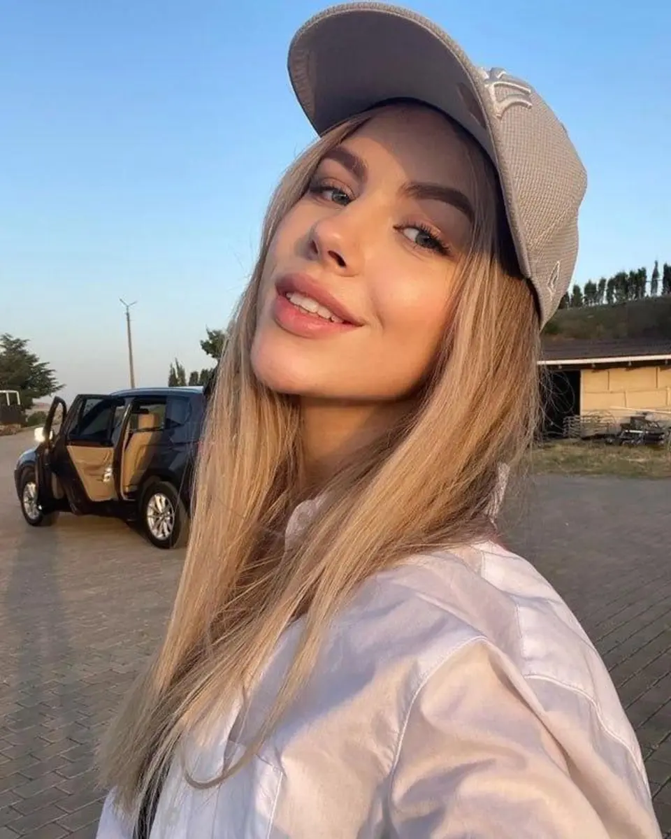 Naomi escort in Moscow