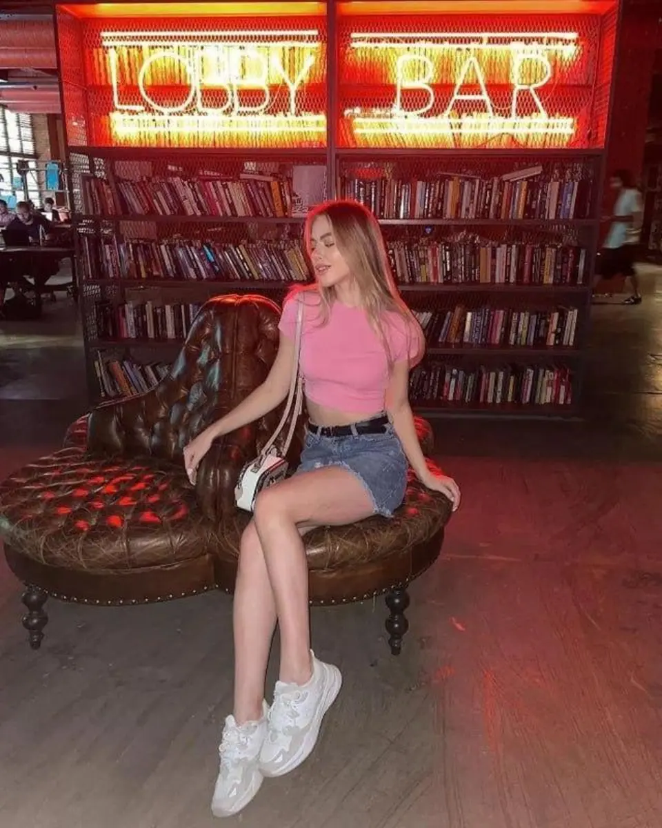 Naomi escort in Moscow