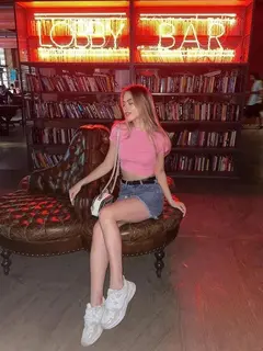 Naomi escort in Moscow