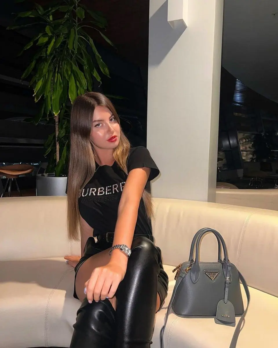 Nina escort in Moscow