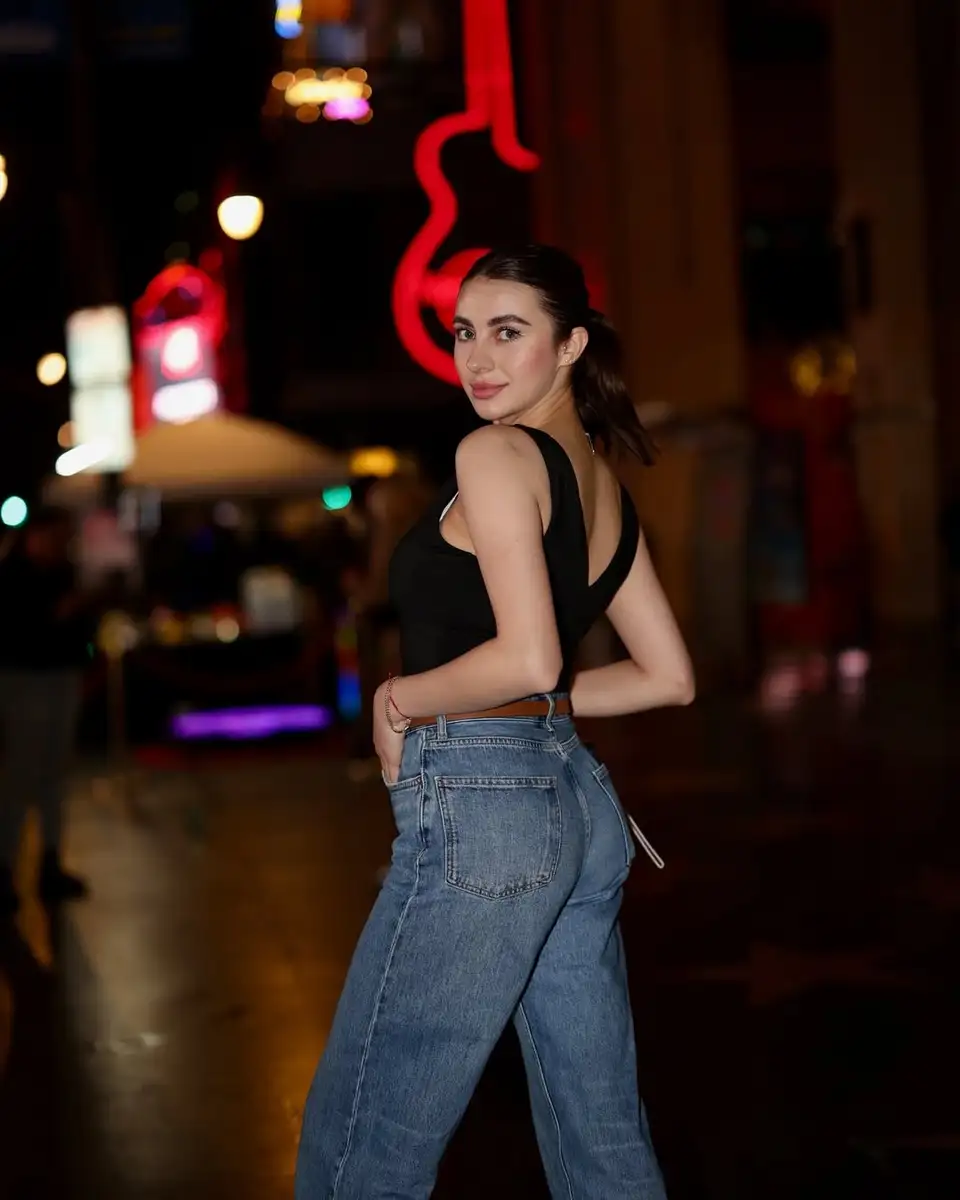 Penelope escort in Moscow