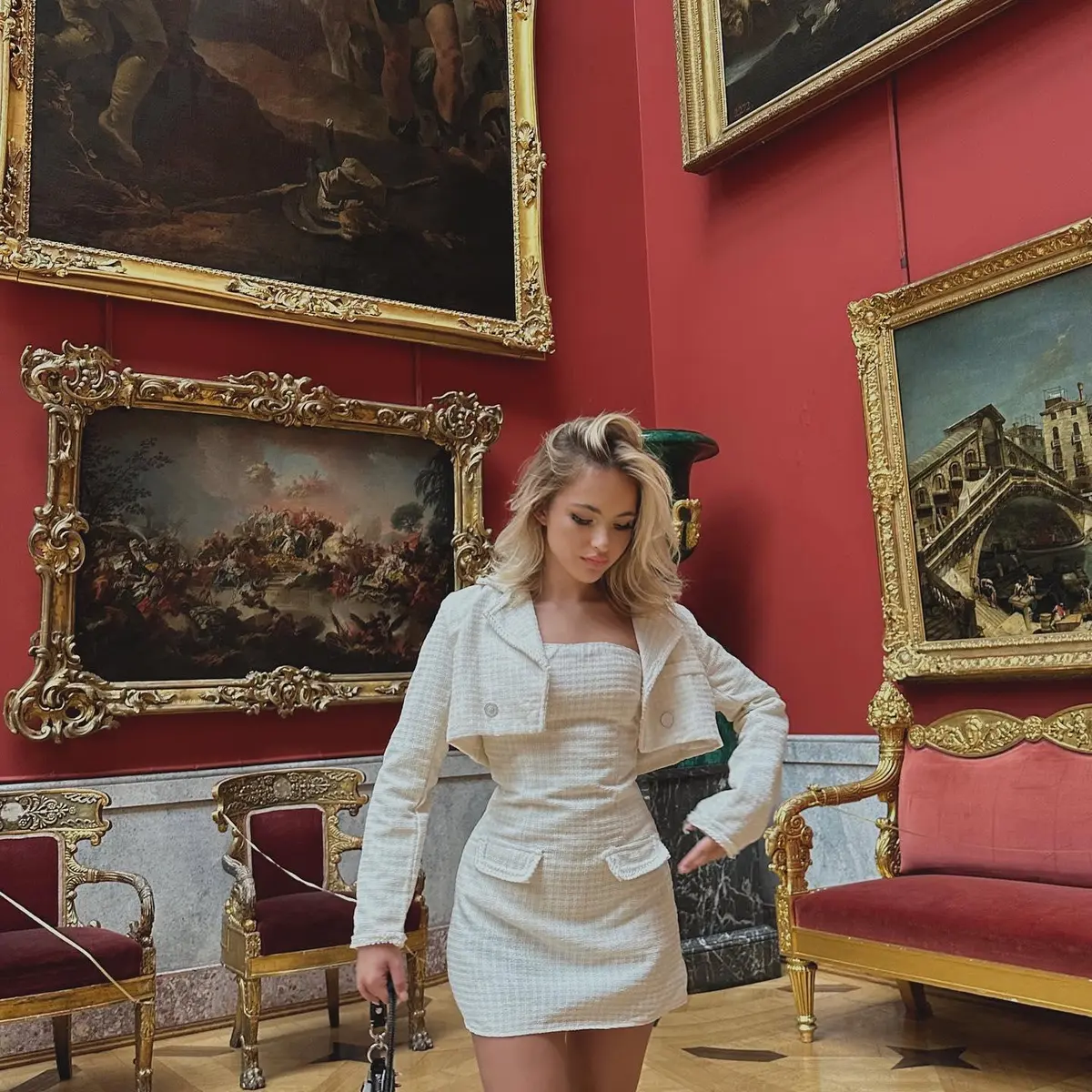 Roxanne escort in Moscow