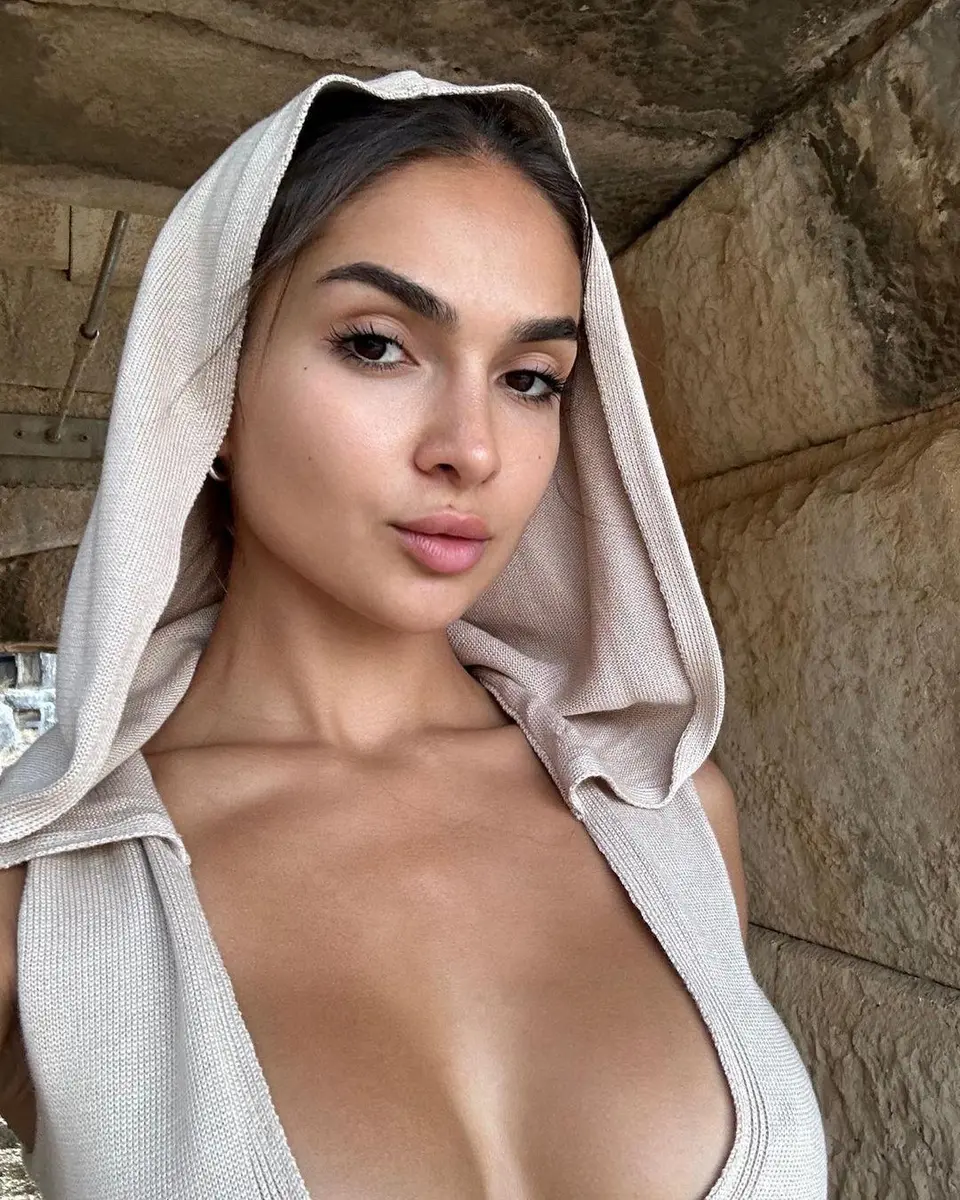 Sage escort in Dubai