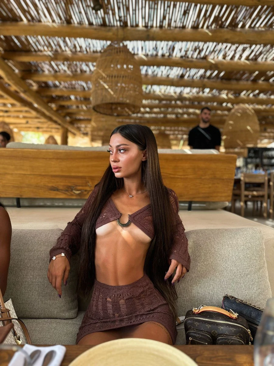 Violet escort in Moscow