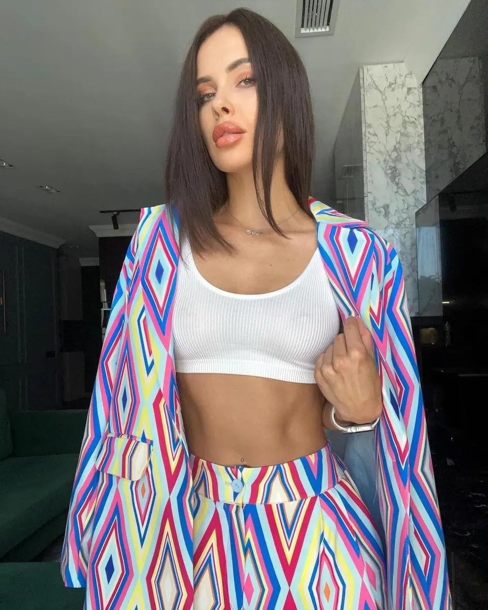 Yasmine escort in Moscow