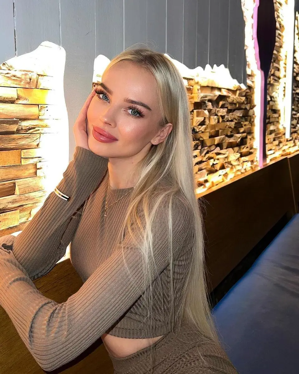 Zoelle escort in Moscow