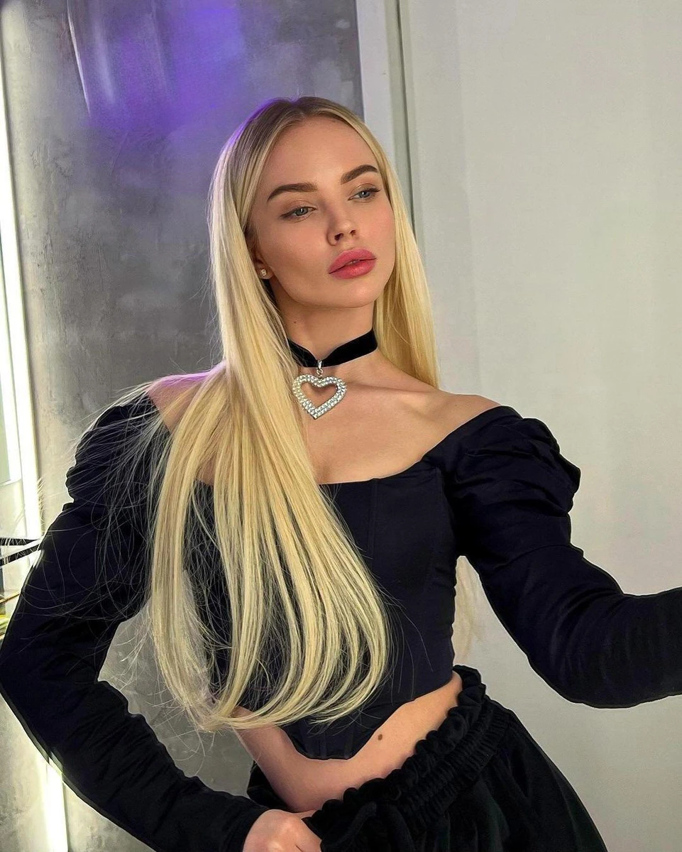 Zoelle escort in Moscow