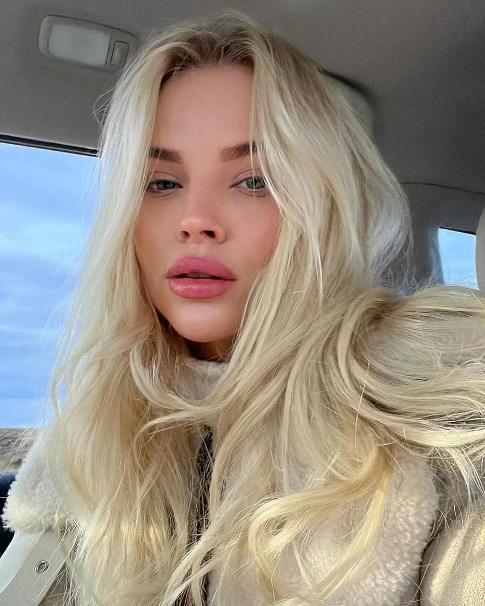 Zoelle escort in Moscow