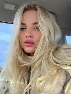 Zoelle escort in Moscow