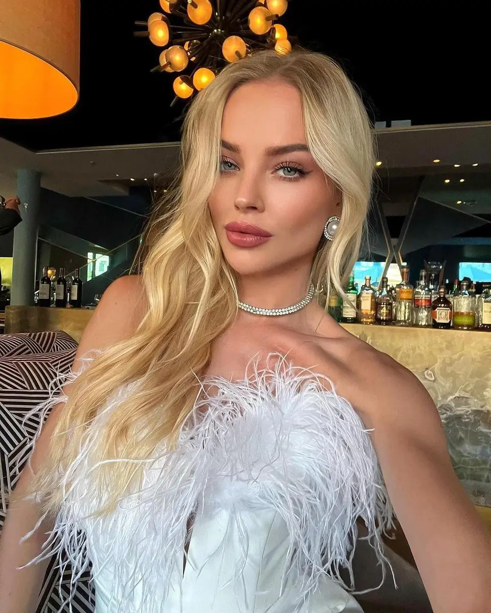 Zoelle escort in Moscow