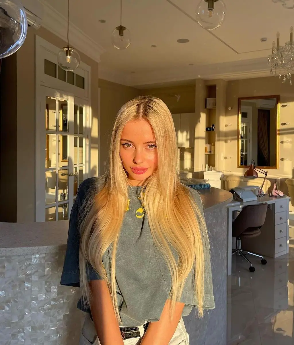 Zora escort in Moscow