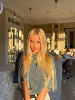 Zora escort in Moscow