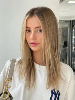 Zora escort in Moscow